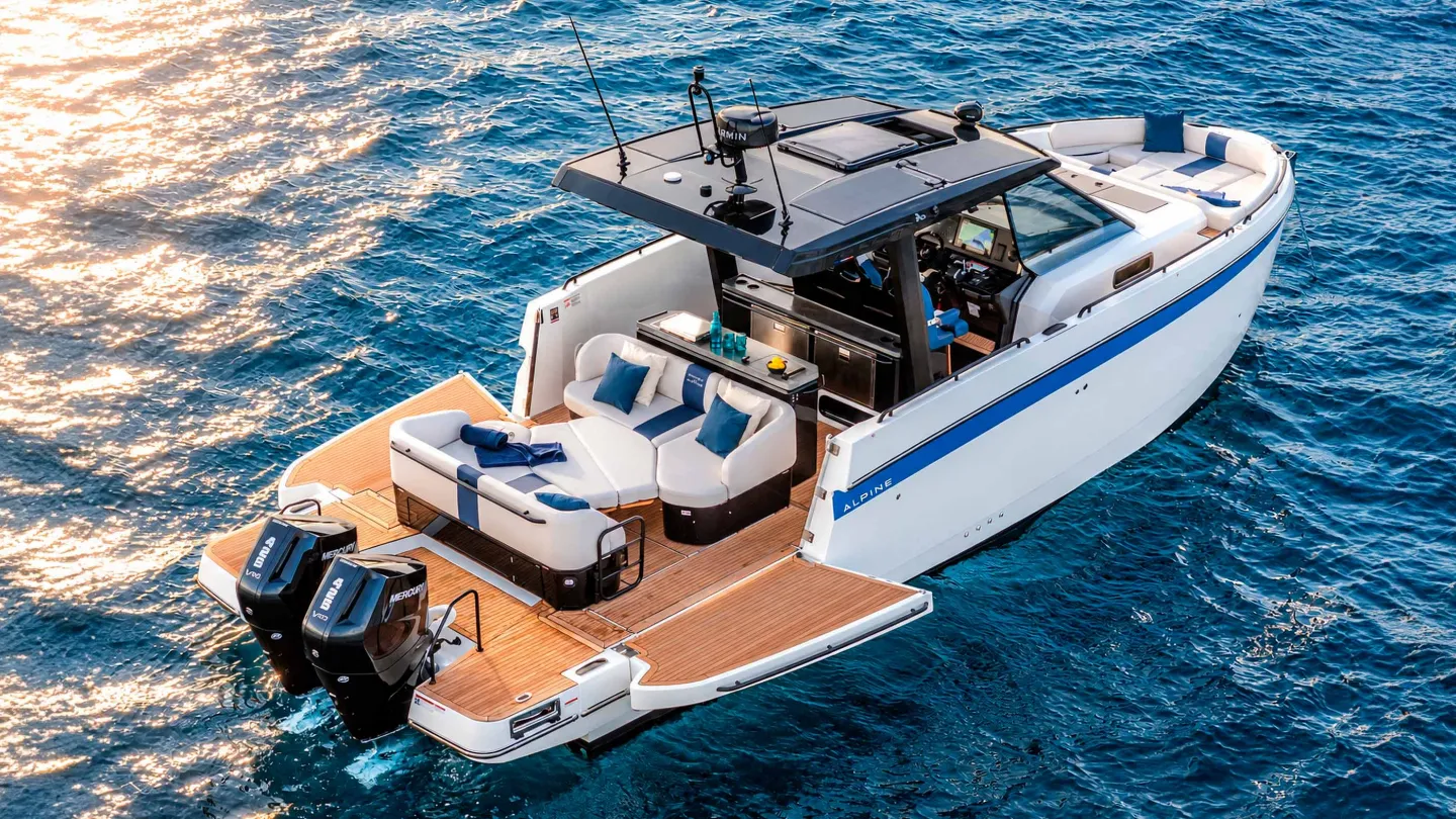 motor-yacht-gran-turismo-40-open-exterior-2880×1572-02.jpg